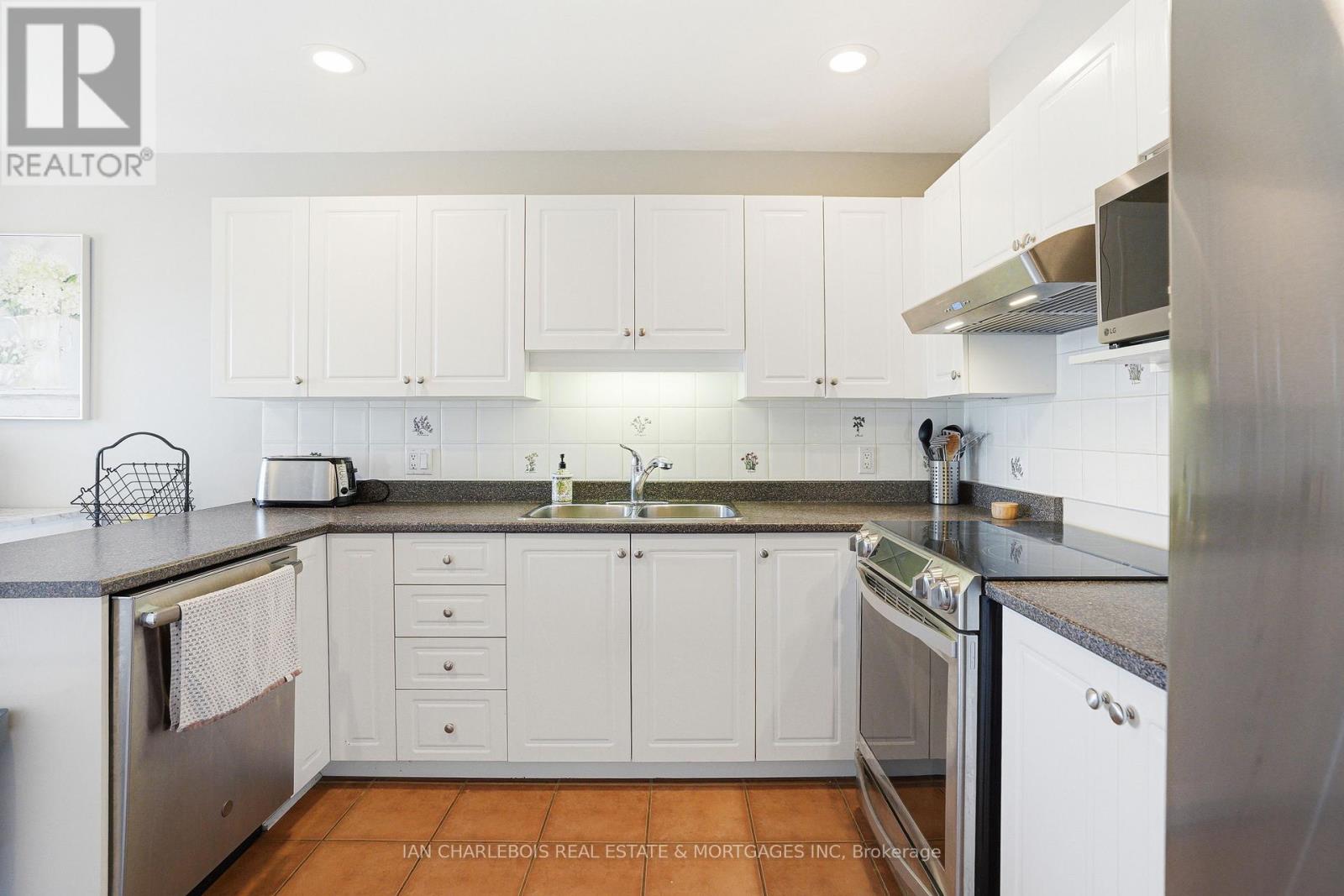 907 Markwick Crescent, Ottawa, Ontario  K4A 4J1 - Photo 9 - X12940686