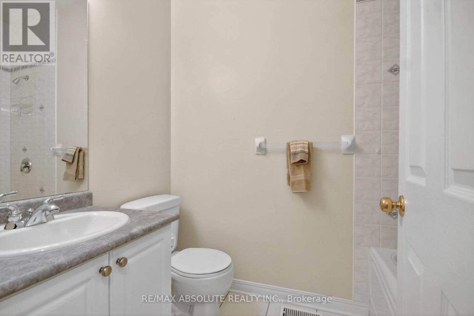 17 Ammolite Street, Ottawa, Ontario  K2S 1Y8 - Photo 5 - X12940700