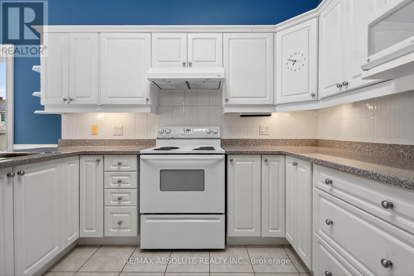 17 Ammolite Street, Ottawa, Ontario  K2S 1Y8 - Photo 6 - X12940700