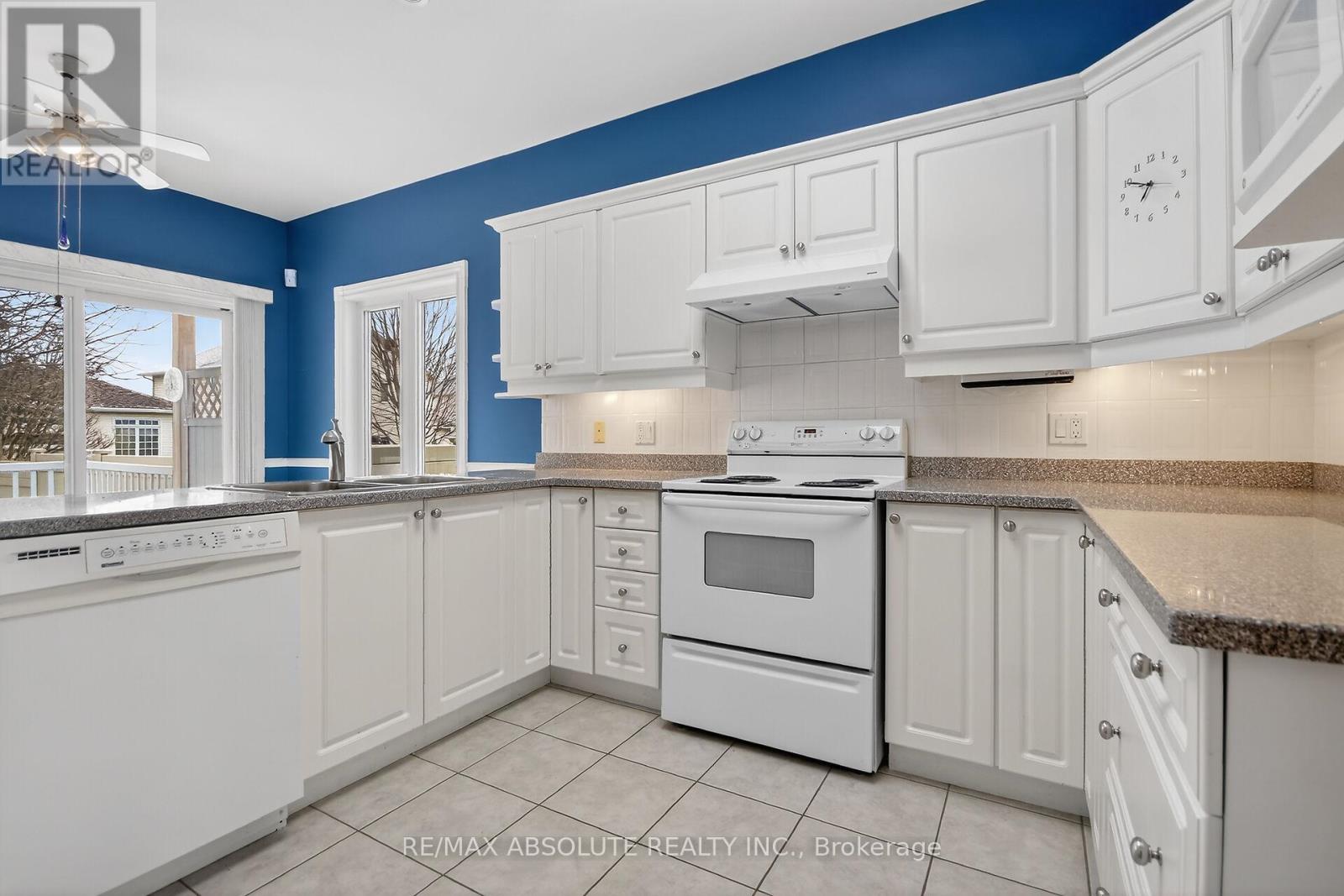 17 Ammolite Street, Ottawa, Ontario  K2S 1Y8 - Photo 7 - X12940700