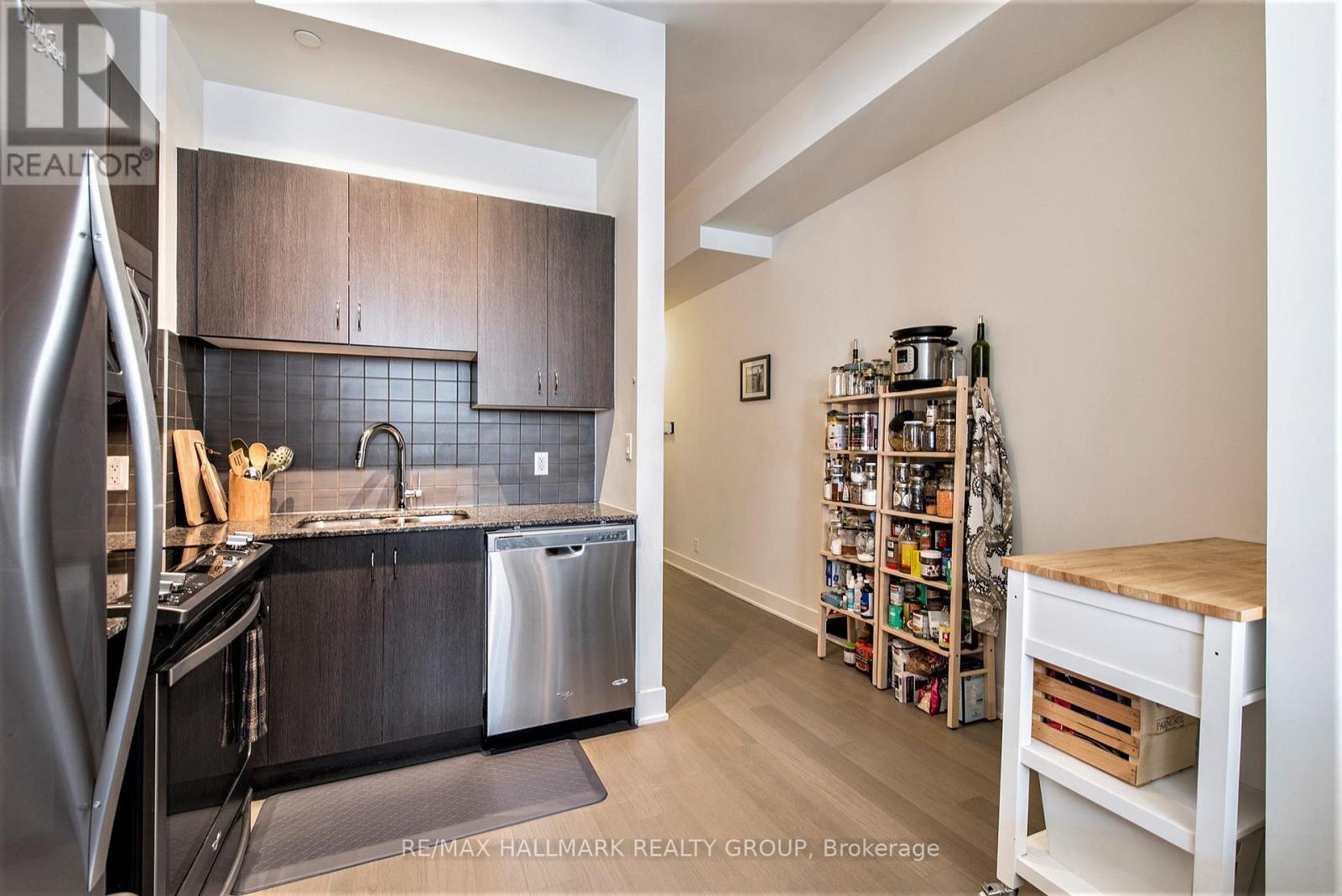 102 - 485 Richmond Road, Ottawa, Ontario  K2A 3W9 - Photo 10 - X12940814