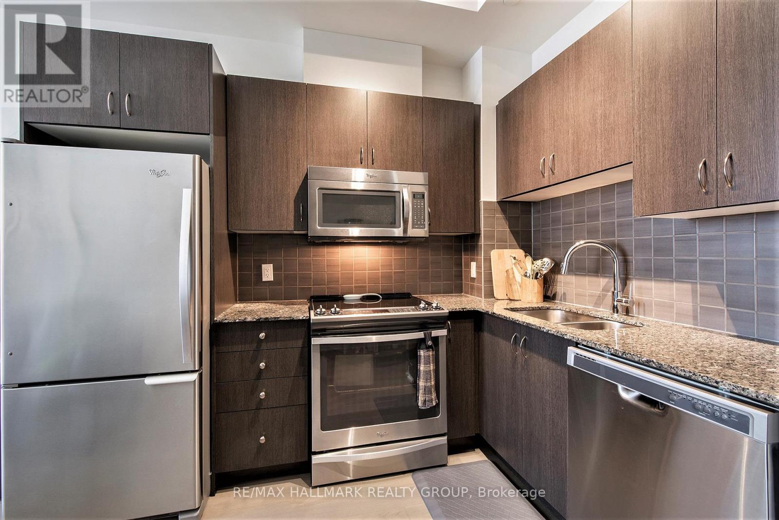 102 - 485 Richmond Road, Ottawa, Ontario  K2A 3W9 - Photo 11 - X12940814