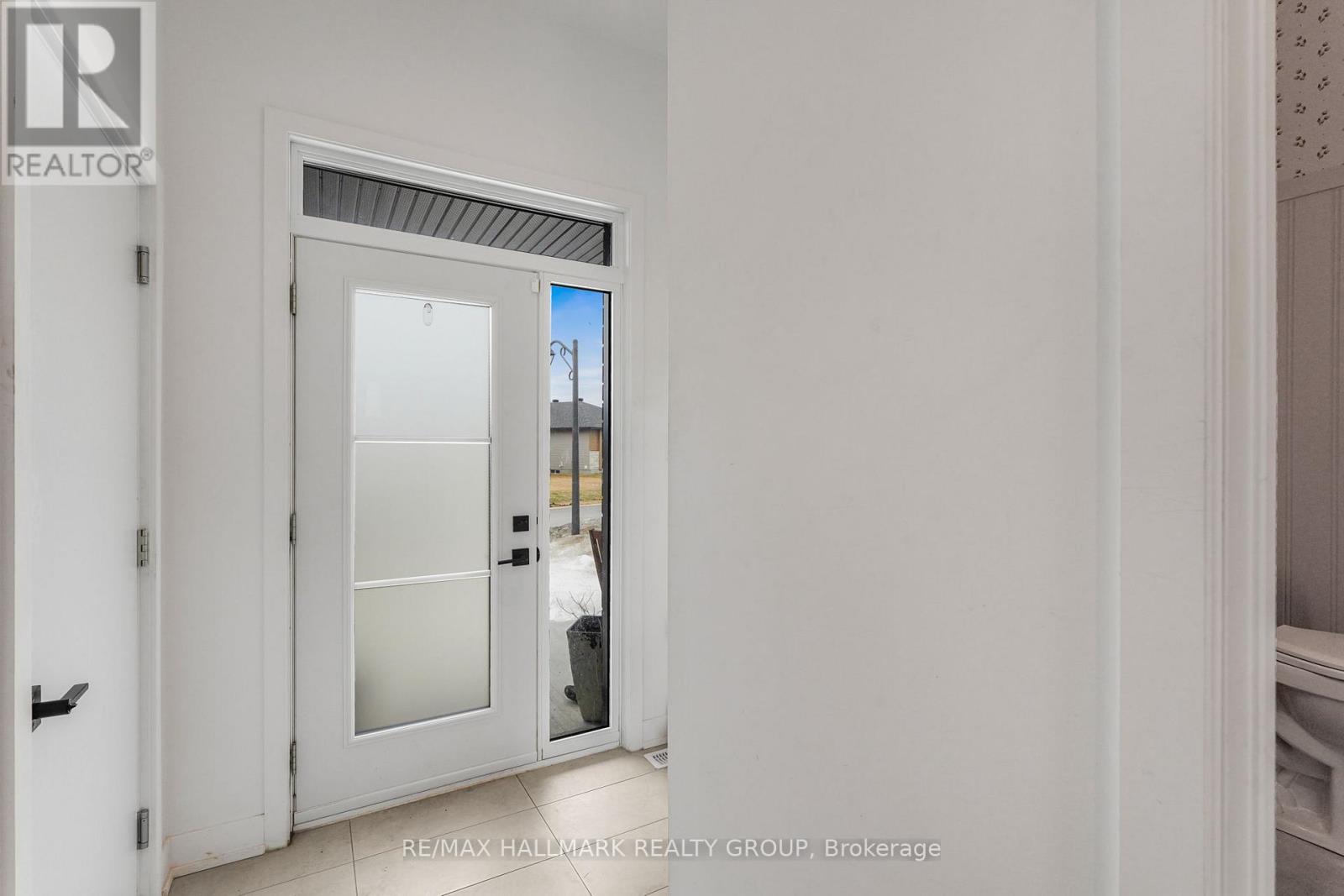 1356 Diamond Street, Clarence-Rockland, Ontario  K4K 0M6 - Photo 3 - X12940874