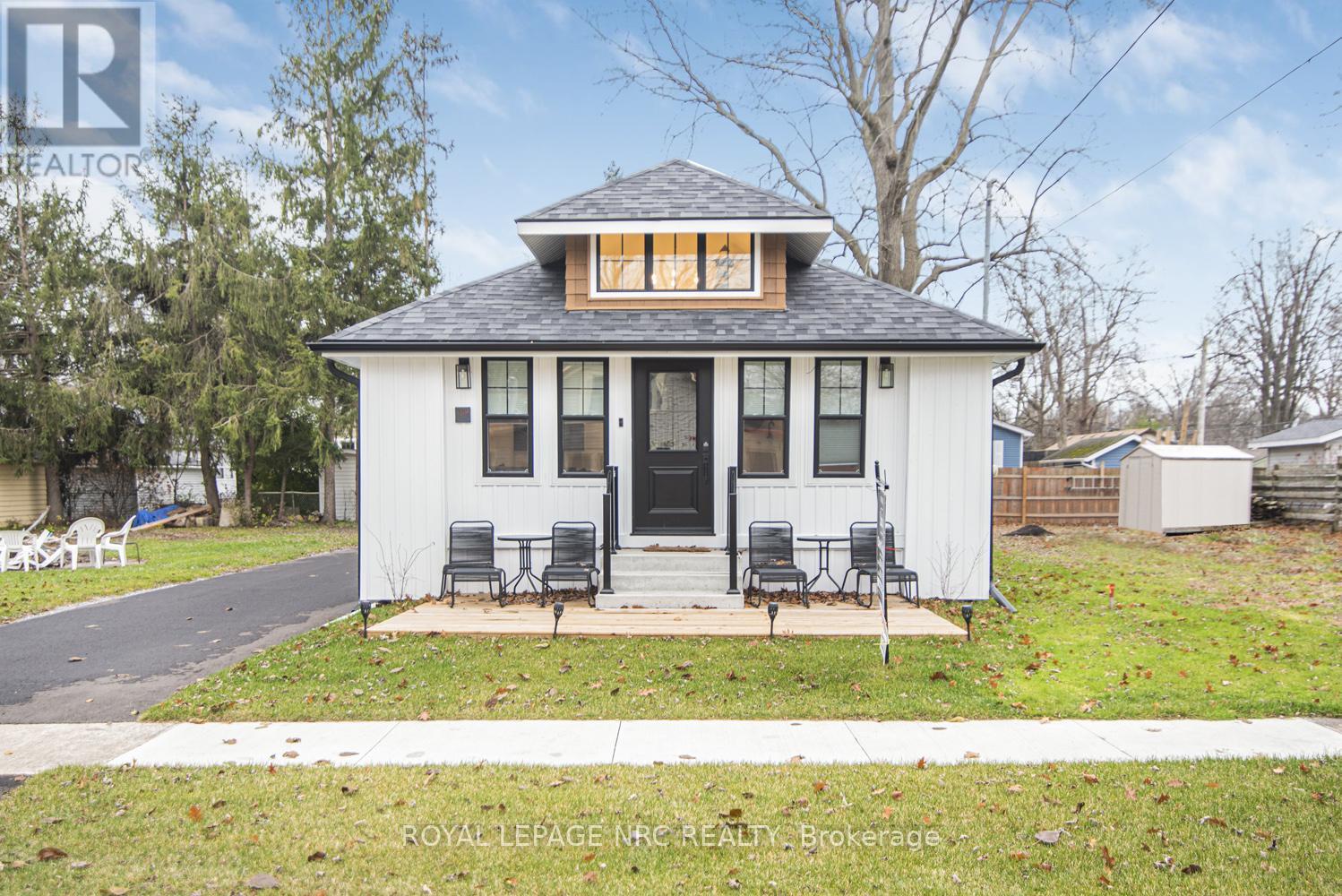 385 Westwood Avenue, Fort Erie, Ontario  L0S 1B0 - Photo 2 - X12940826