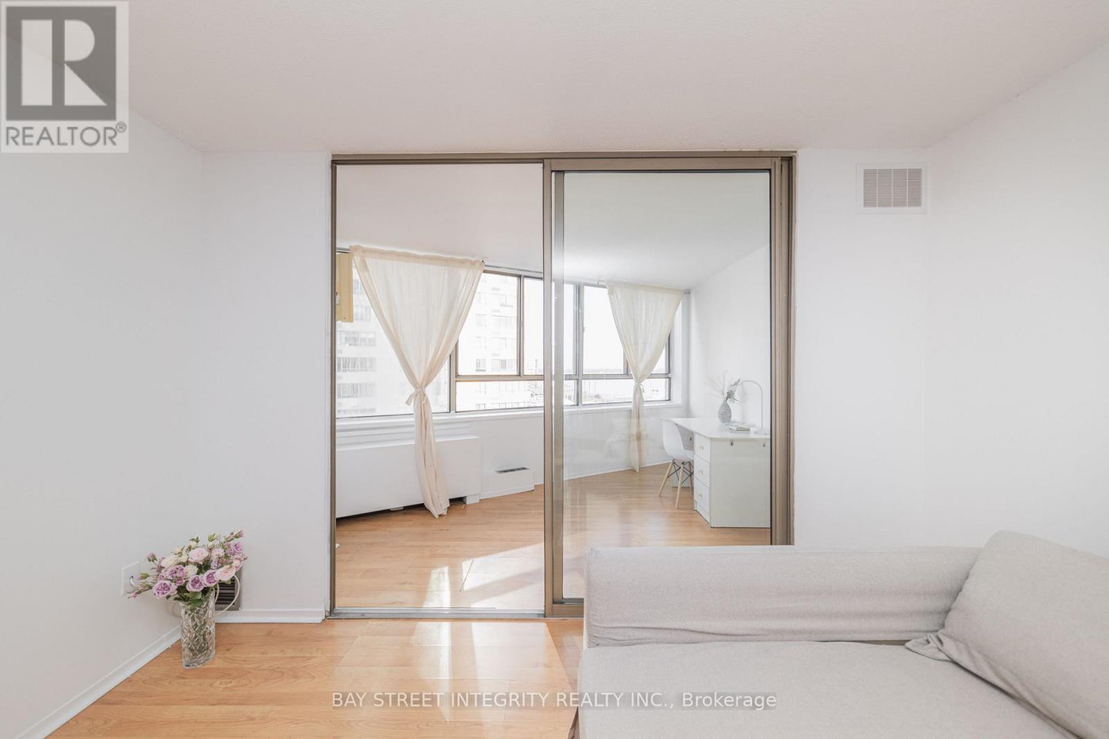 1107 - 270 Queens Quay W, Toronto, Ontario  M5J 2N4 - Photo 17 - C12940690