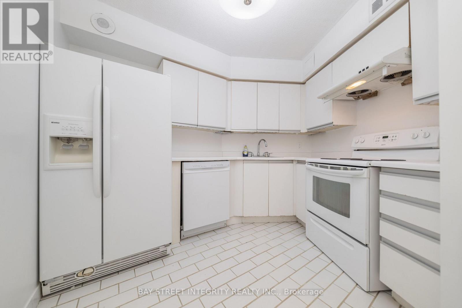 1107 - 270 Queens Quay W, Toronto, Ontario  M5J 2N4 - Photo 18 - C12940690