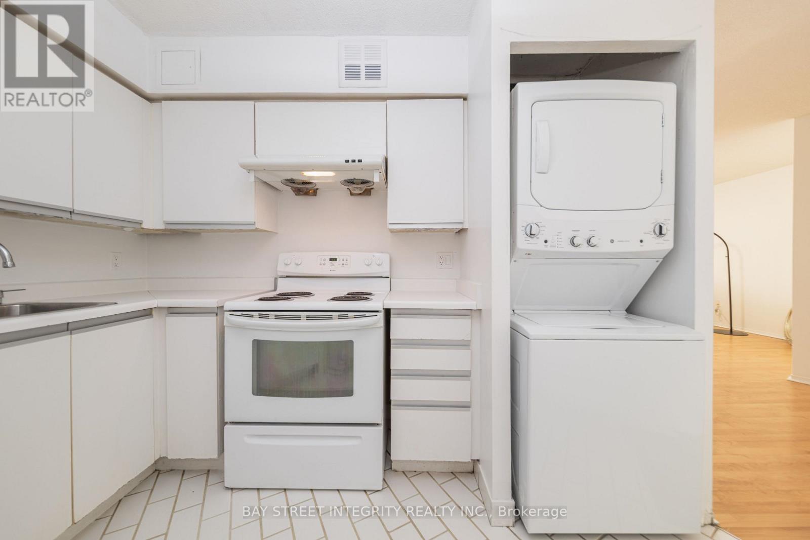 1107 - 270 Queens Quay W, Toronto, Ontario  M5J 2N4 - Photo 19 - C12940690