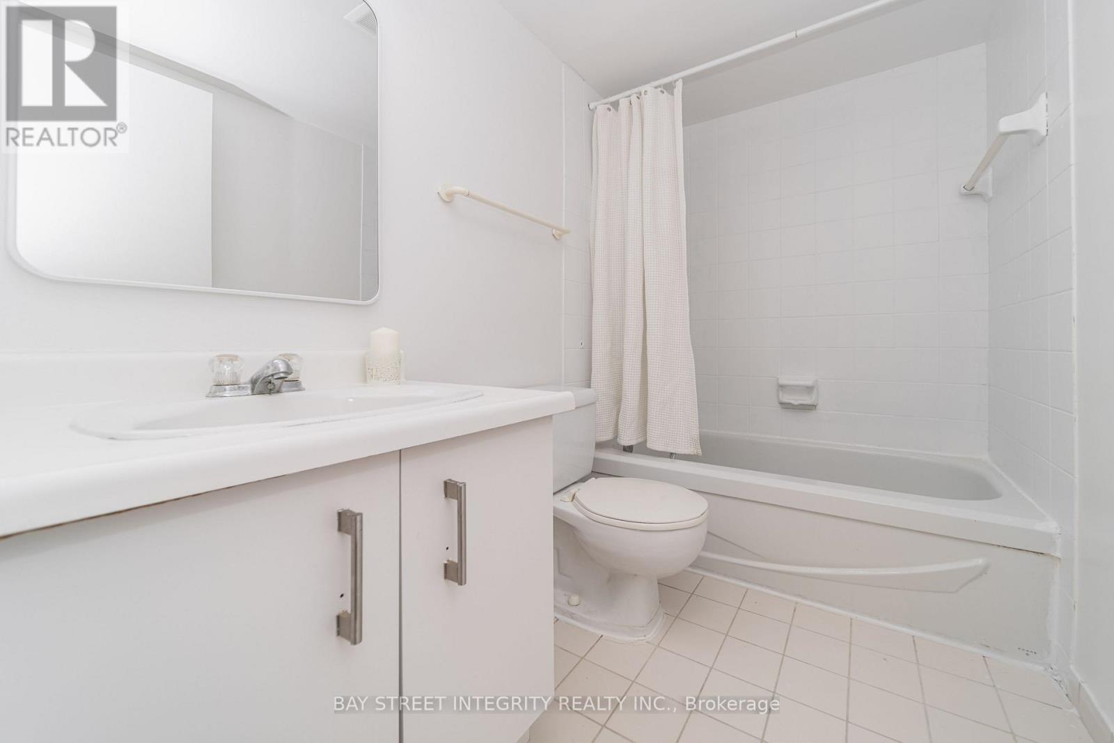 1107 - 270 Queens Quay W, Toronto, Ontario  M5J 2N4 - Photo 21 - C12940690