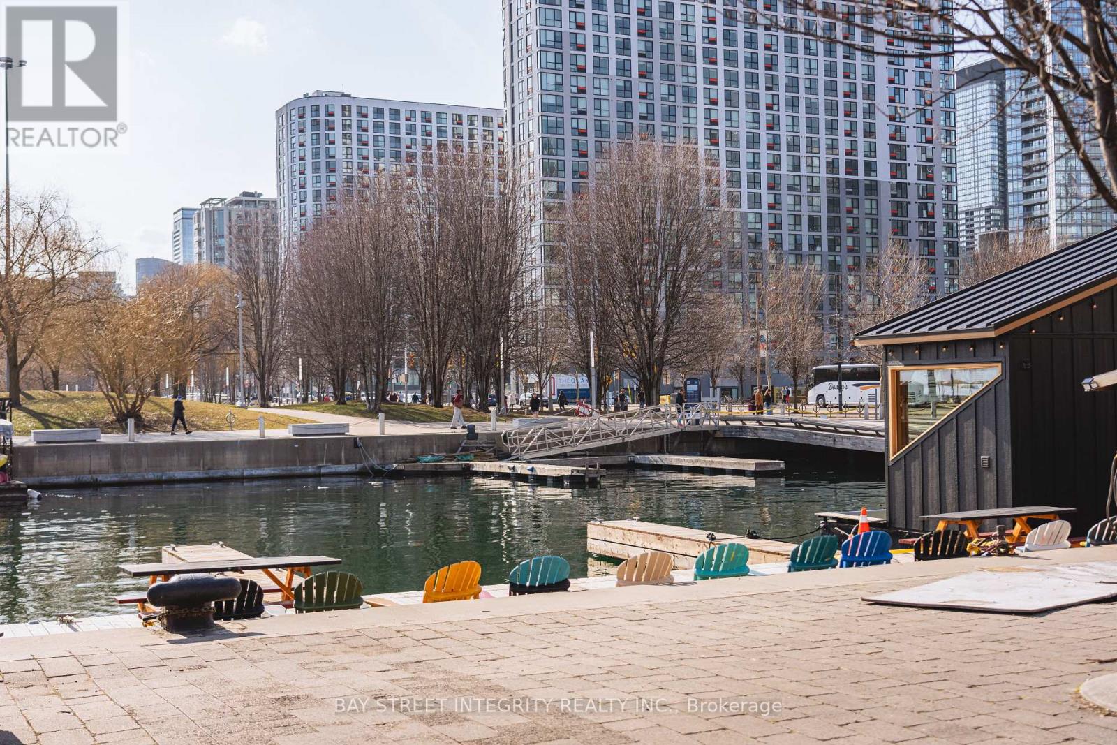 1107 - 270 Queens Quay W, Toronto, Ontario  M5J 2N4 - Photo 24 - C12940690