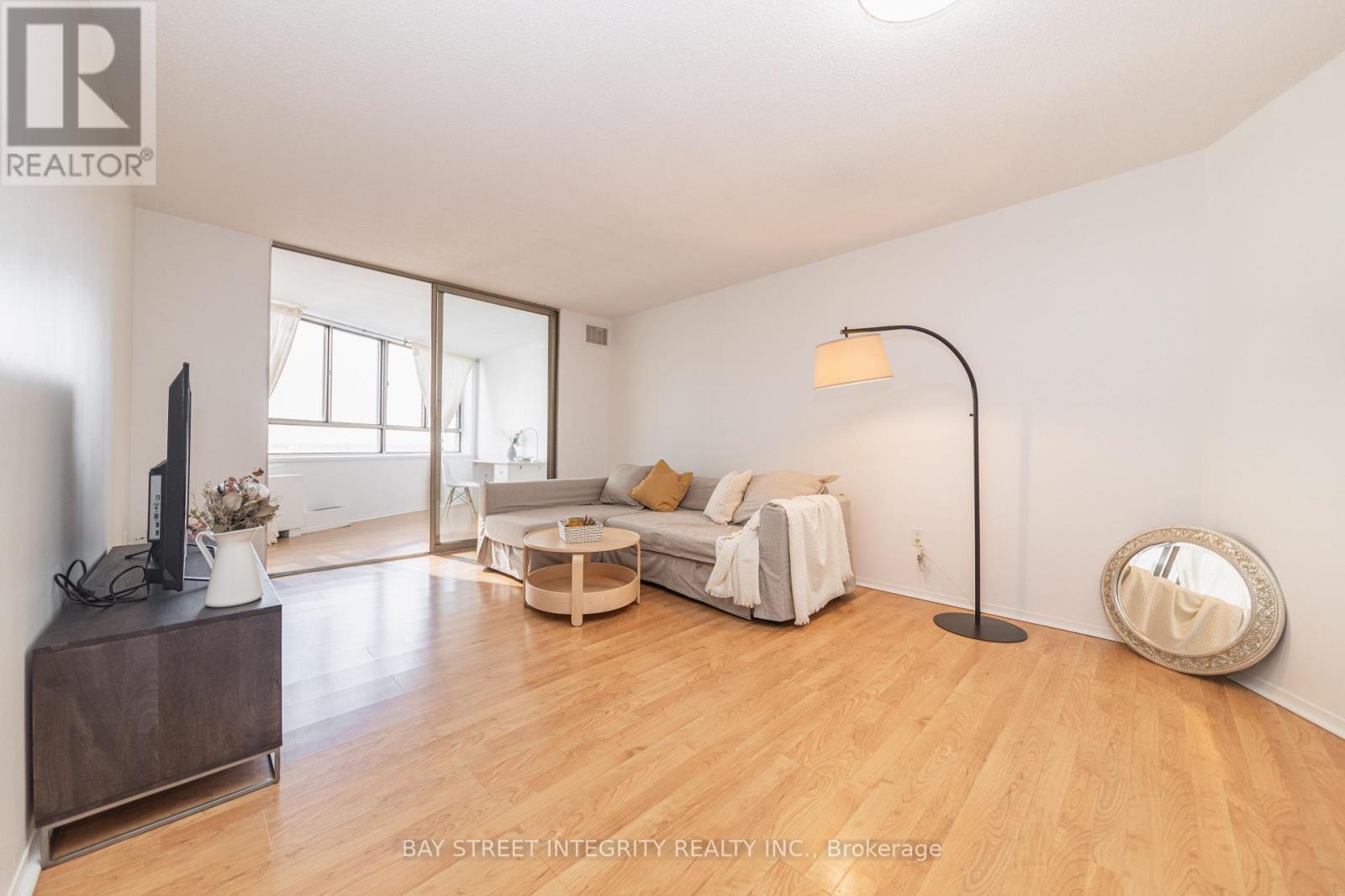 1107 - 270 Queens Quay W, Toronto, Ontario  M5J 2N4 - Photo 4 - C12940690