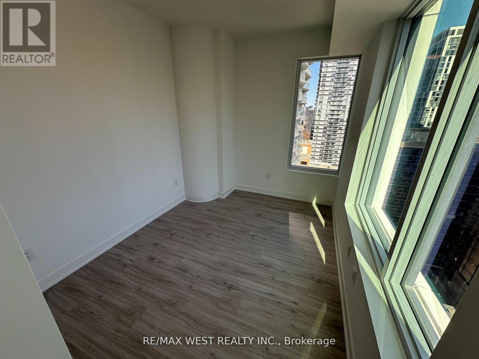 2011 - 252 Church Street, Toronto, Ontario  M5B 0E6 - Photo 10 - C12940844