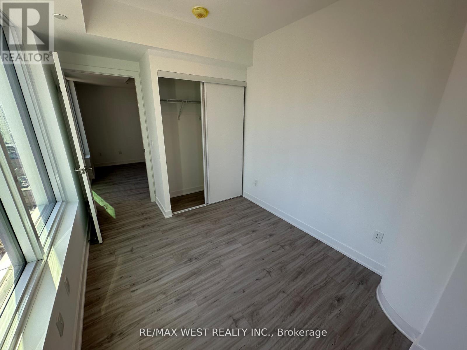 2011 - 252 Church Street, Toronto, Ontario  M5B 0E6 - Photo 11 - C12940844