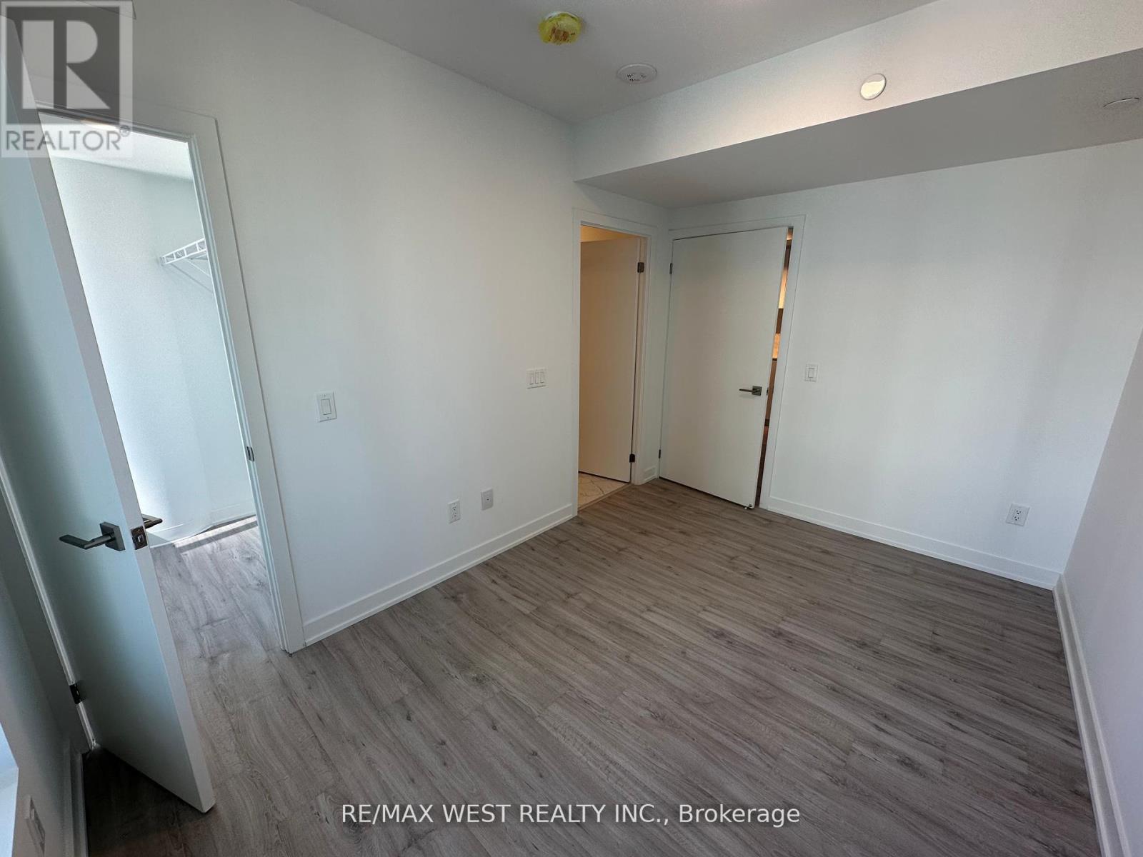 2011 - 252 Church Street, Toronto, Ontario  M5B 0E6 - Photo 16 - C12940844