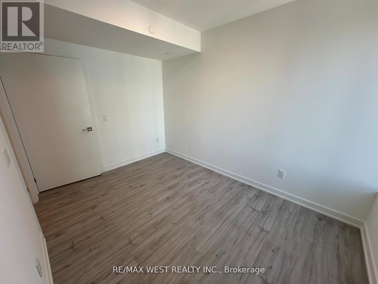 2011 - 252 Church Street, Toronto, Ontario  M5B 0E6 - Photo 17 - C12940844