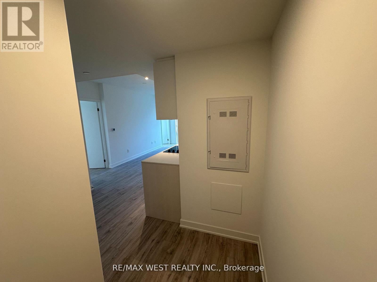 2011 - 252 Church Street, Toronto, Ontario  M5B 0E6 - Photo 2 - C12940844