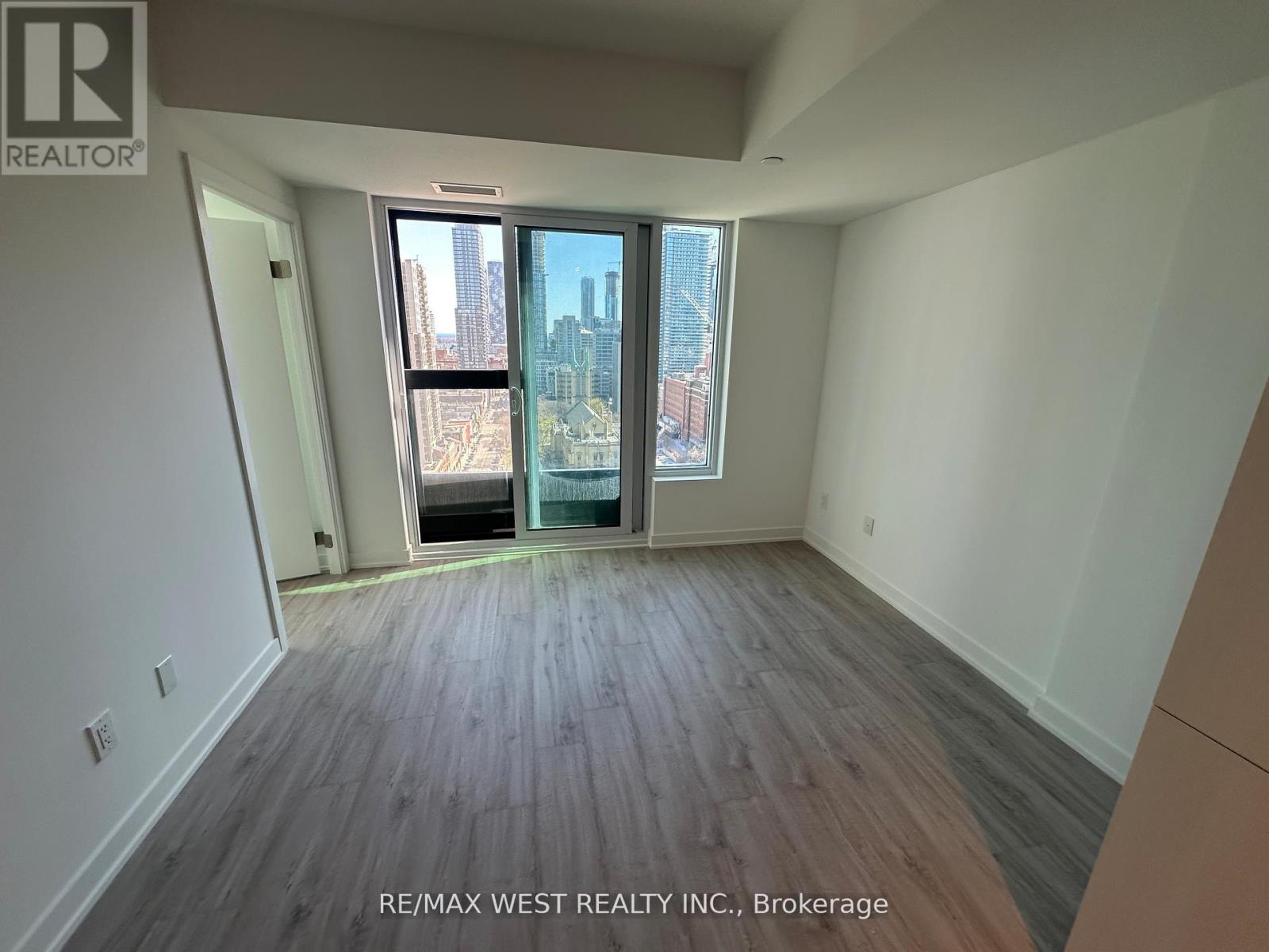 2011 - 252 Church Street, Toronto, Ontario  M5B 0E6 - Photo 6 - C12940844