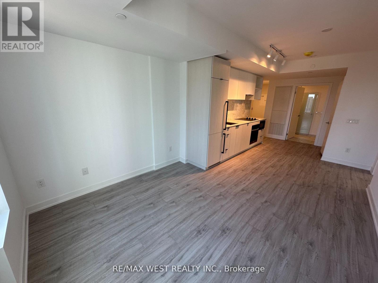 2011 - 252 Church Street, Toronto, Ontario  M5B 0E6 - Photo 9 - C12940844