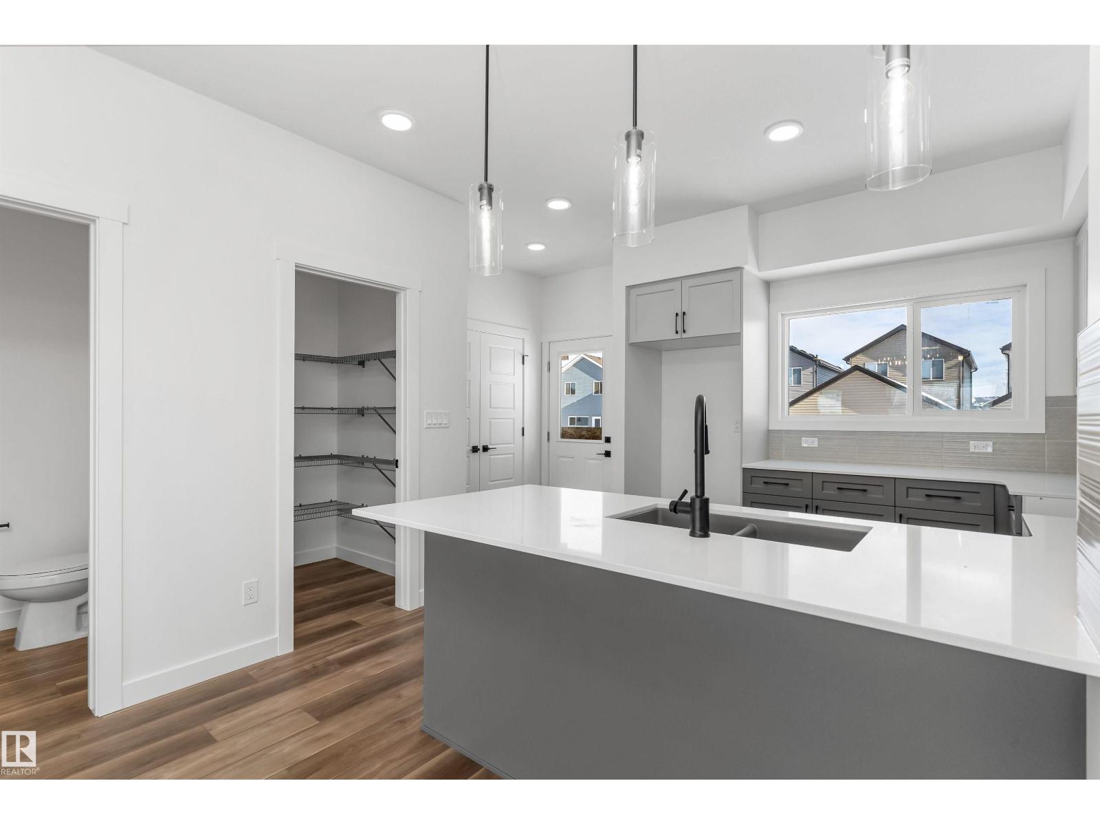 1008 14 Av Nw, Edmonton, Alberta  T6T 2W7 - Photo 5 - E4476405