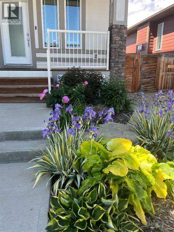 597 Aquitania Boulevard W, Lethbridge, Alberta  T1H 5P7 - Photo 2 - A2295515