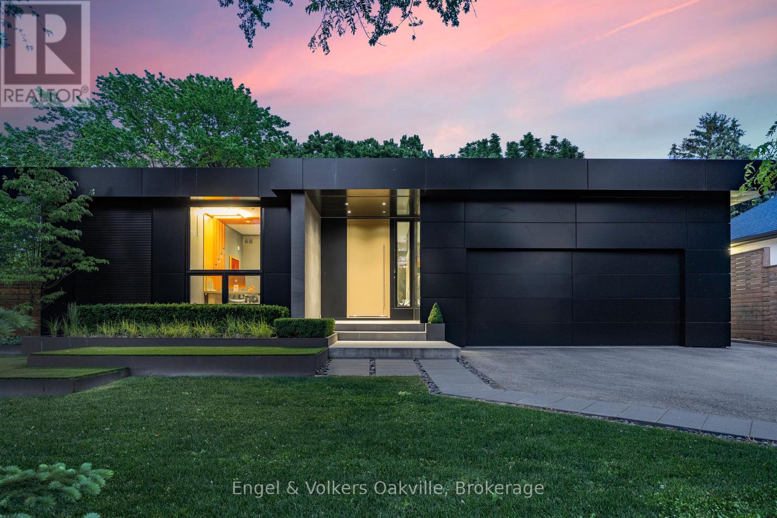 1516 Duncan Road, Oakville, Ontario  L6J 2R3 - Photo 3 - W12891234