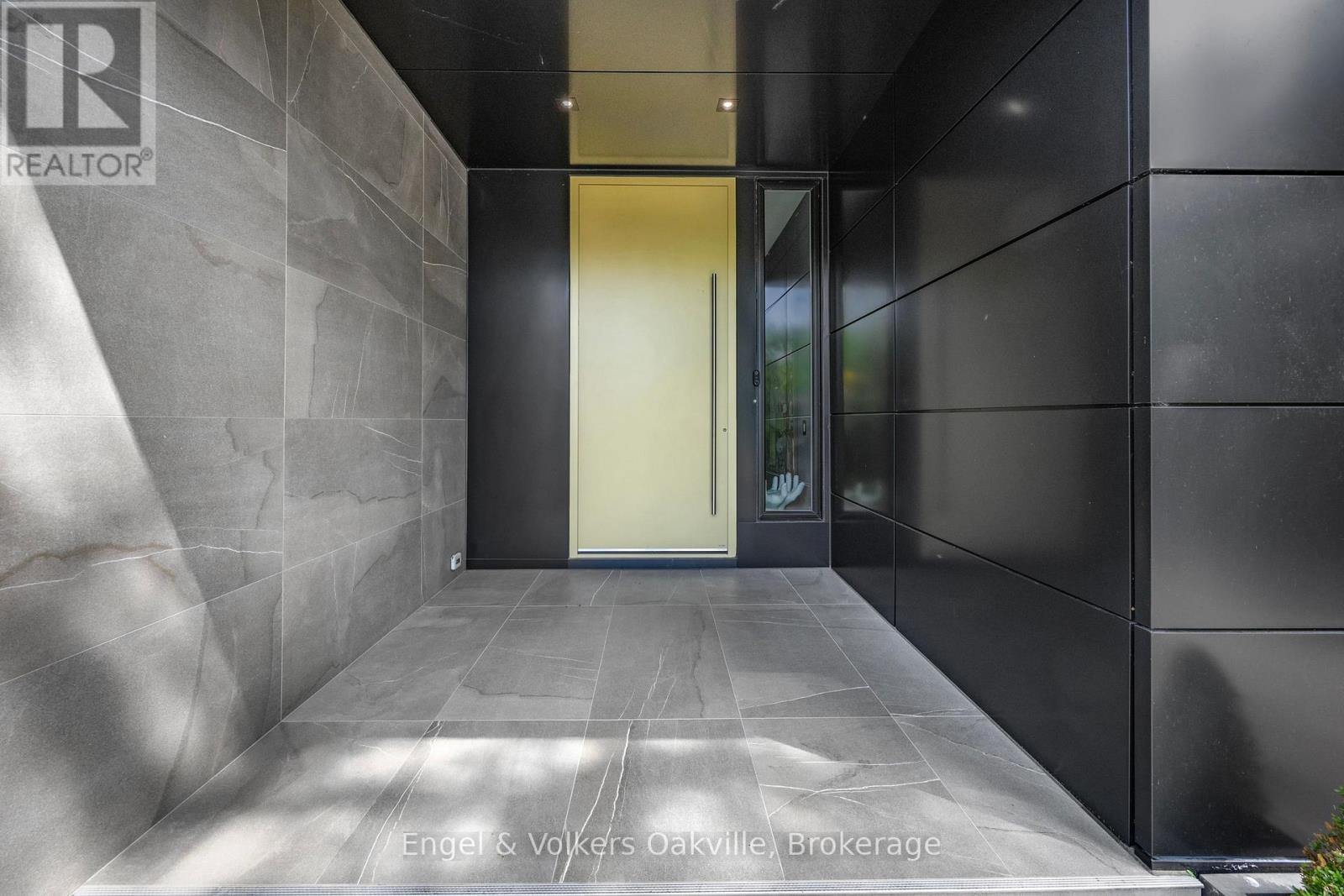 1516 Duncan Road, Oakville, Ontario  L6J 2R3 - Photo 4 - W12891234