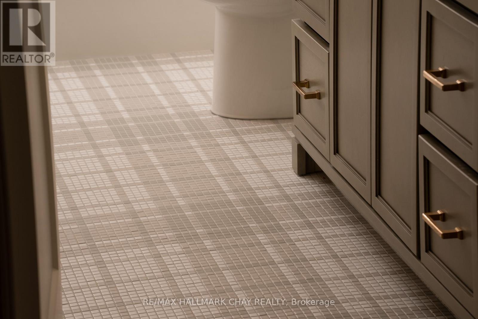 32 Forest Hill Drive, Springwater, Ontario  L0L 1X0 - Photo 30 - S12832380