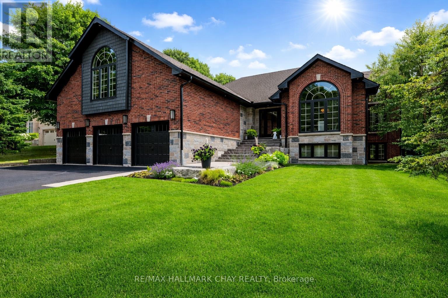 32 FOREST HILL DRIVE, Springwater, Ontario