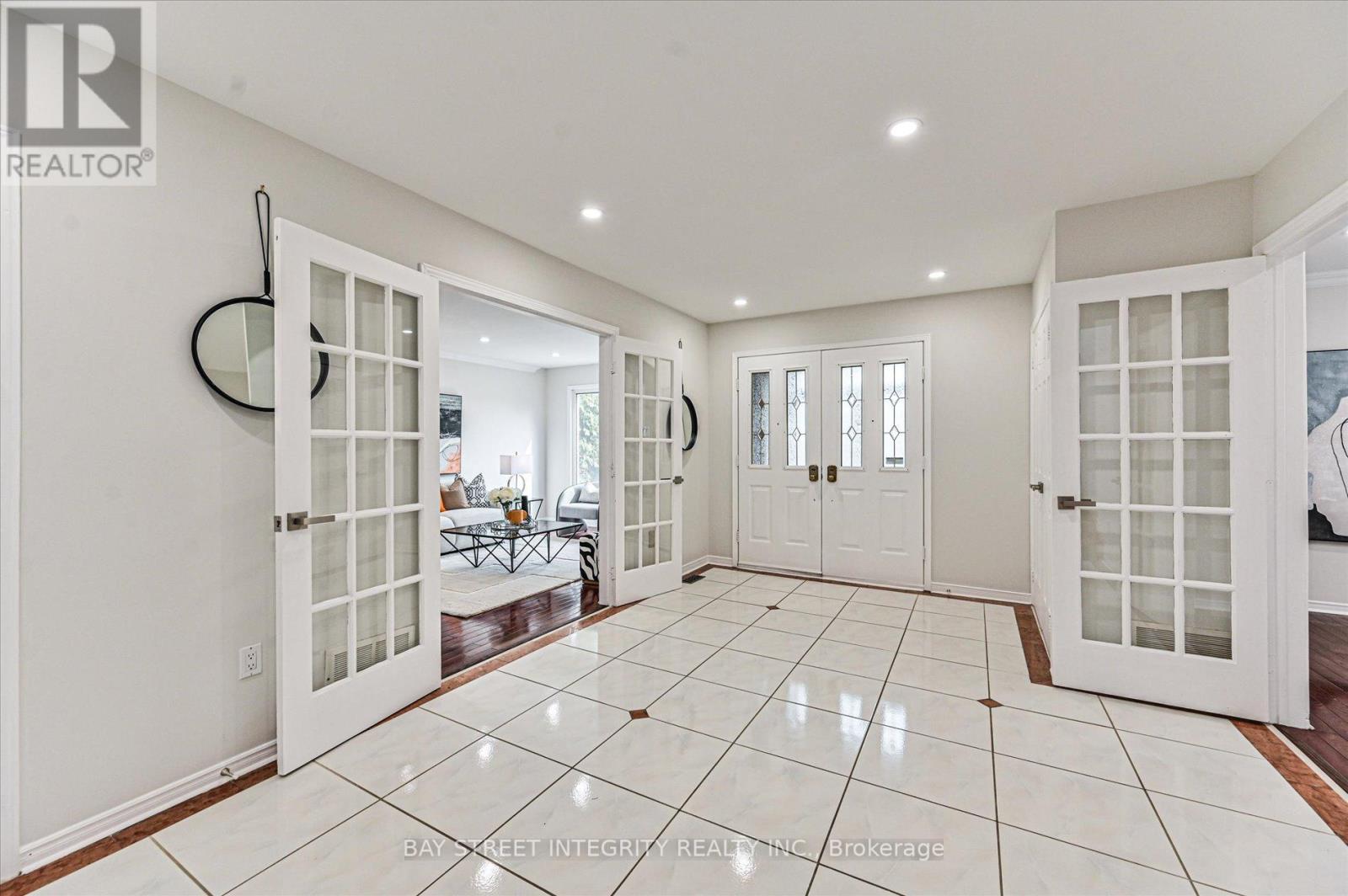 12 Greystone Road, Markham, Ontario  L3R 8H9 - Photo 3 - N12940634