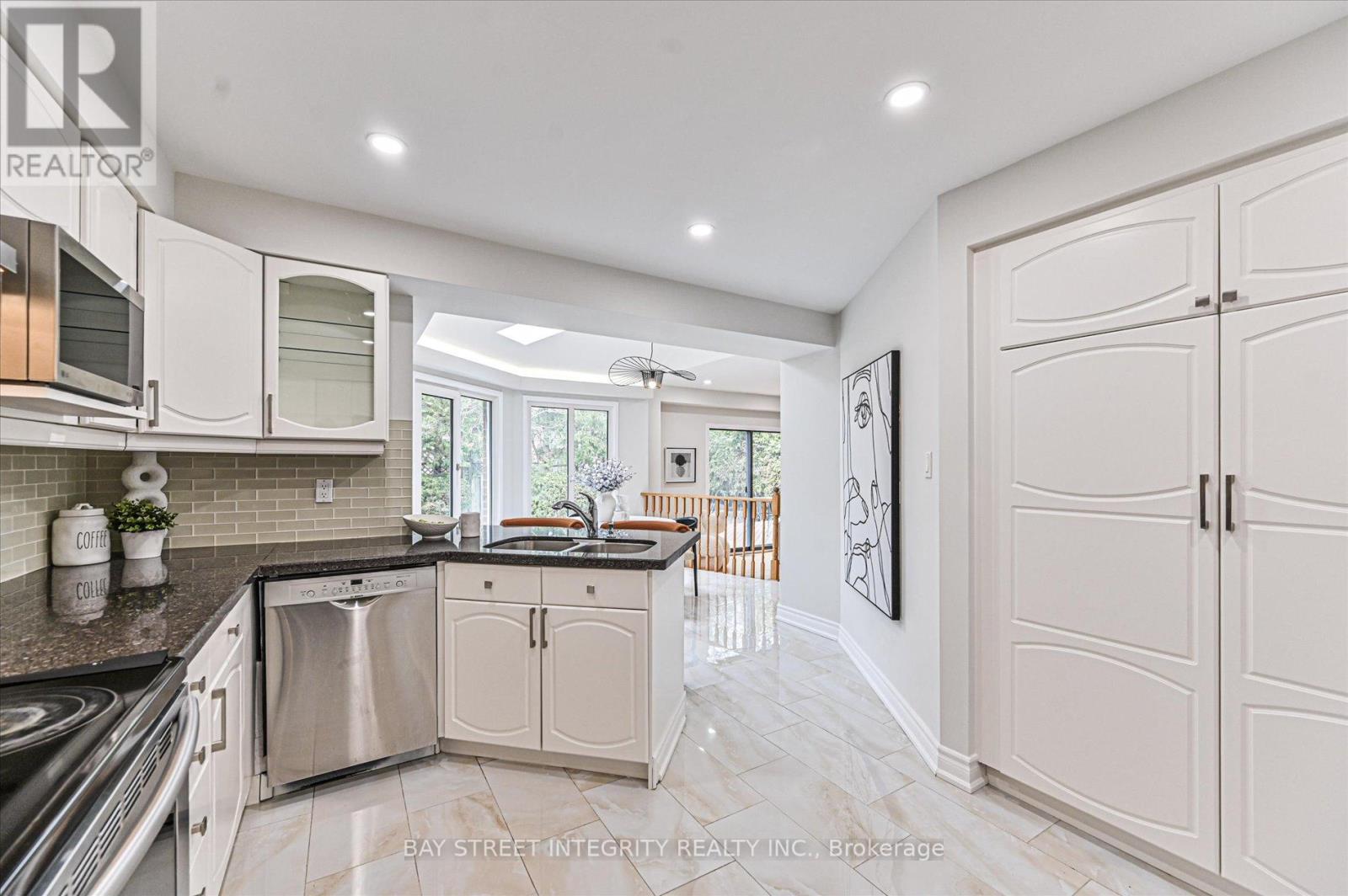 12 Greystone Road, Markham, Ontario  L3R 8H9 - Photo 6 - N12940634