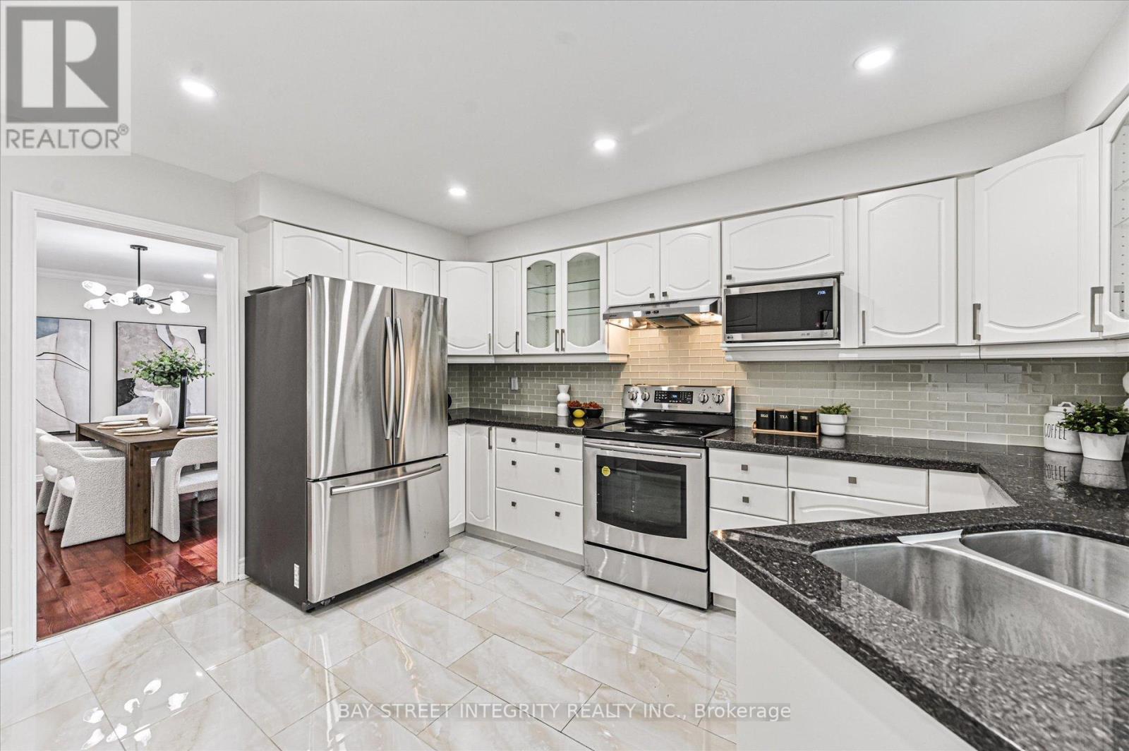 12 Greystone Road, Markham, Ontario  L3R 8H9 - Photo 7 - N12940634