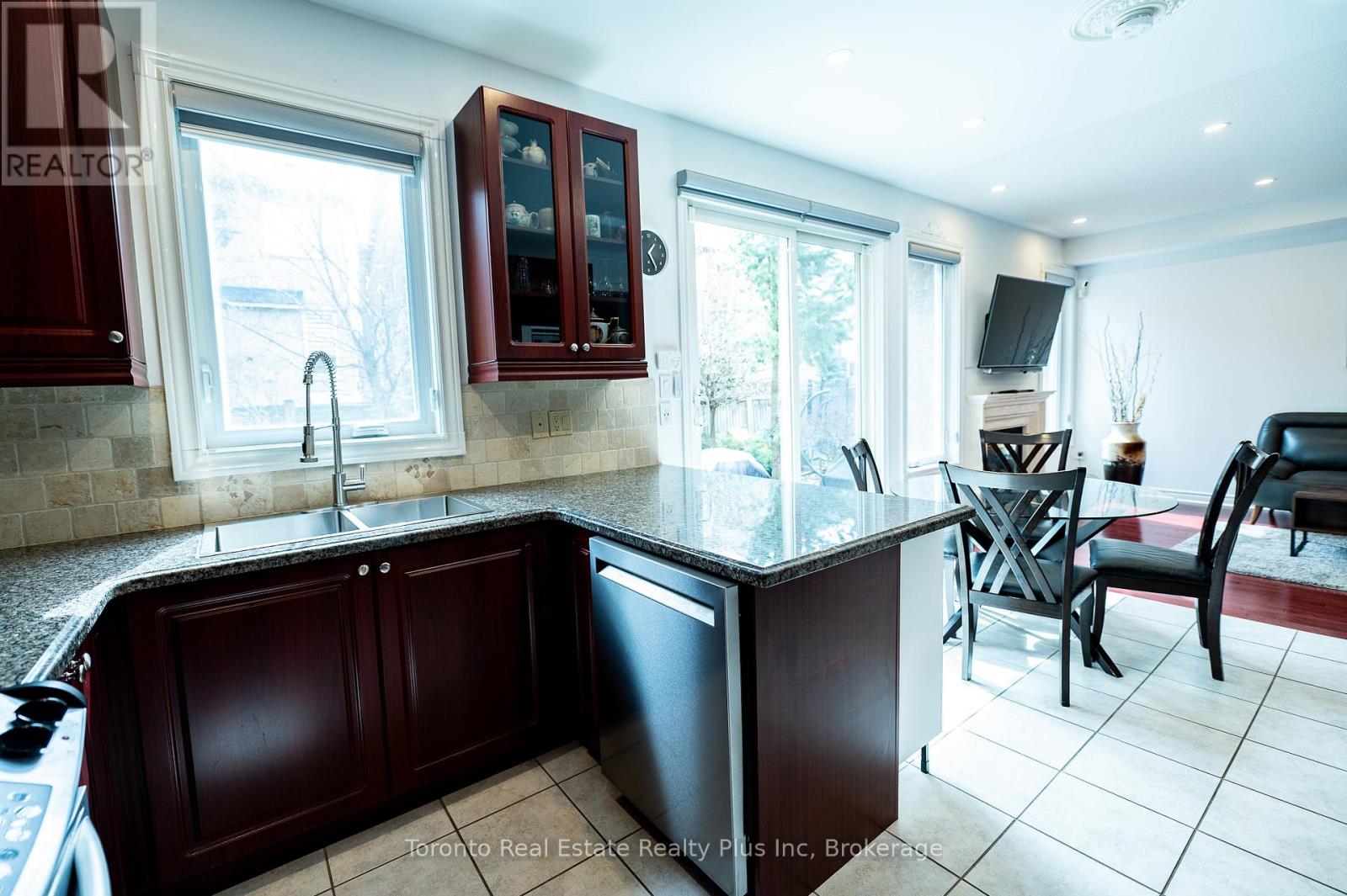 14 Riel Drive, Richmond Hill, Ontario  L4E 4W4 - Photo 4 - N12940648