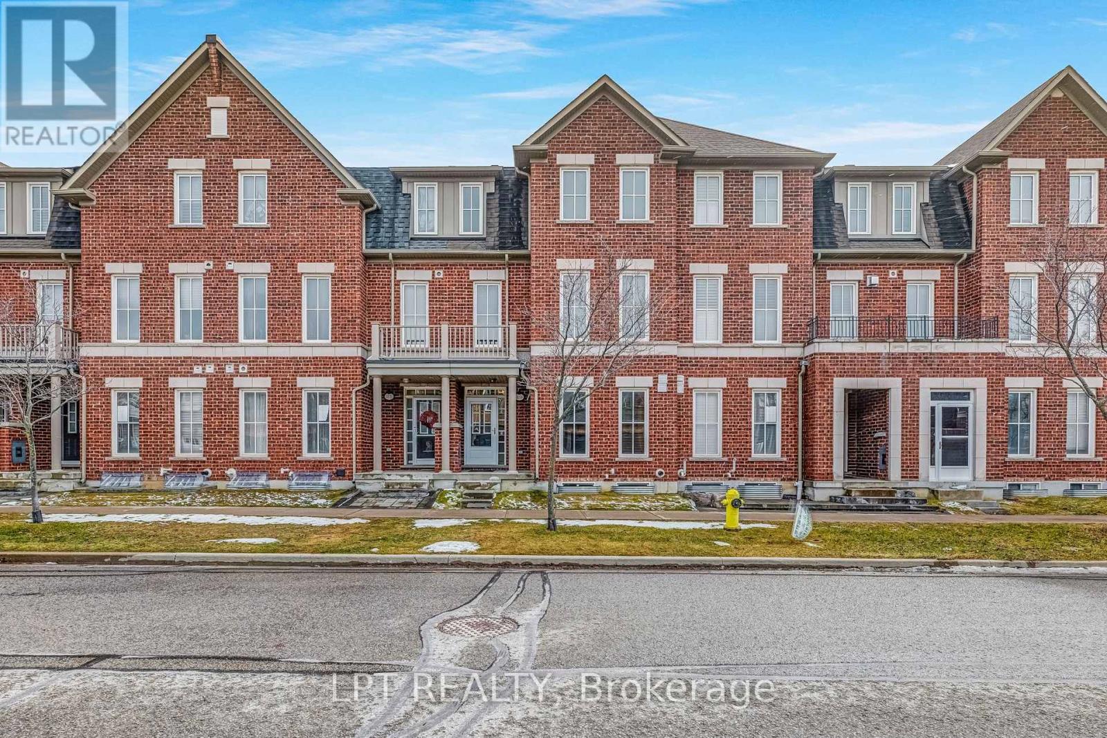 19 Earnshaw Drive, Markham, Ontario  L6C 0E4 - Photo 1 - N12940862