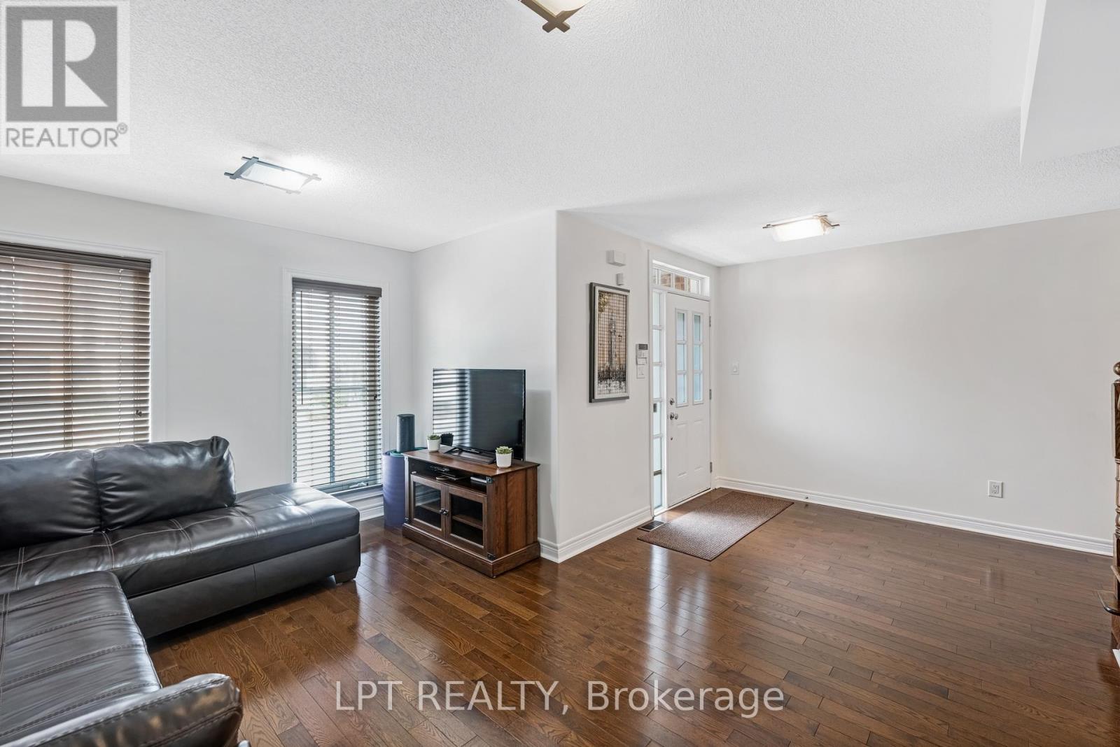 19 Earnshaw Drive, Markham, Ontario  L6C 0E4 - Photo 10 - N12940862