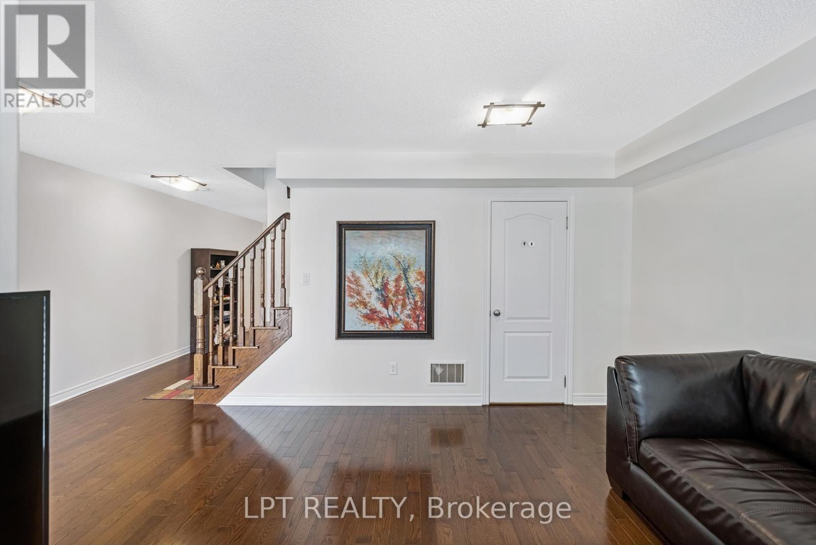 19 Earnshaw Drive, Markham, Ontario  L6C 0E4 - Photo 11 - N12940862