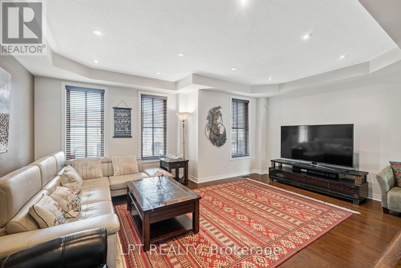 19 Earnshaw Drive, Markham, Ontario  L6C 0E4 - Photo 17 - N12940862