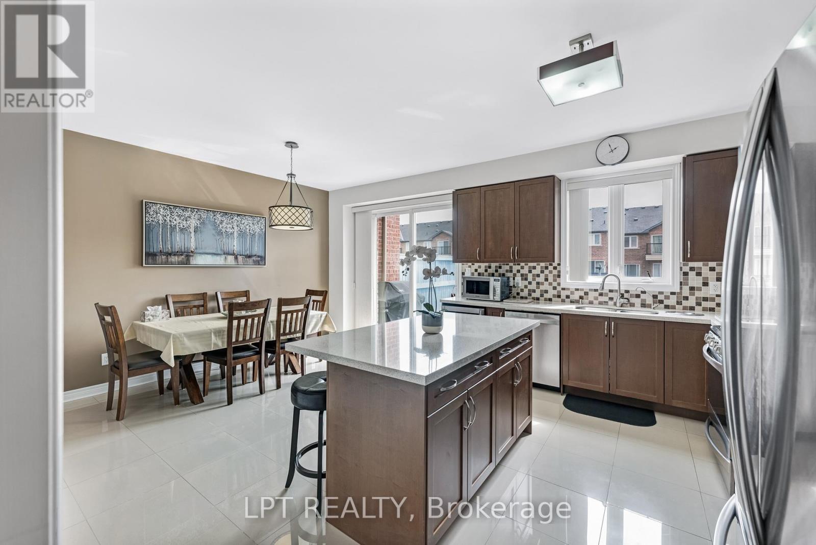 19 Earnshaw Drive, Markham, Ontario  L6C 0E4 - Photo 22 - N12940862