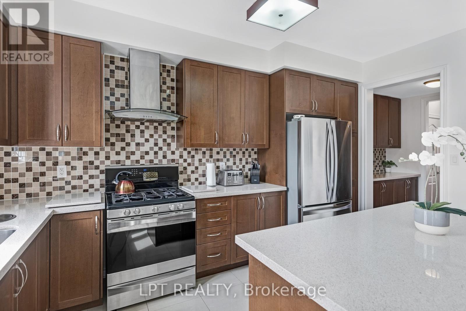 19 Earnshaw Drive, Markham, Ontario  L6C 0E4 - Photo 24 - N12940862