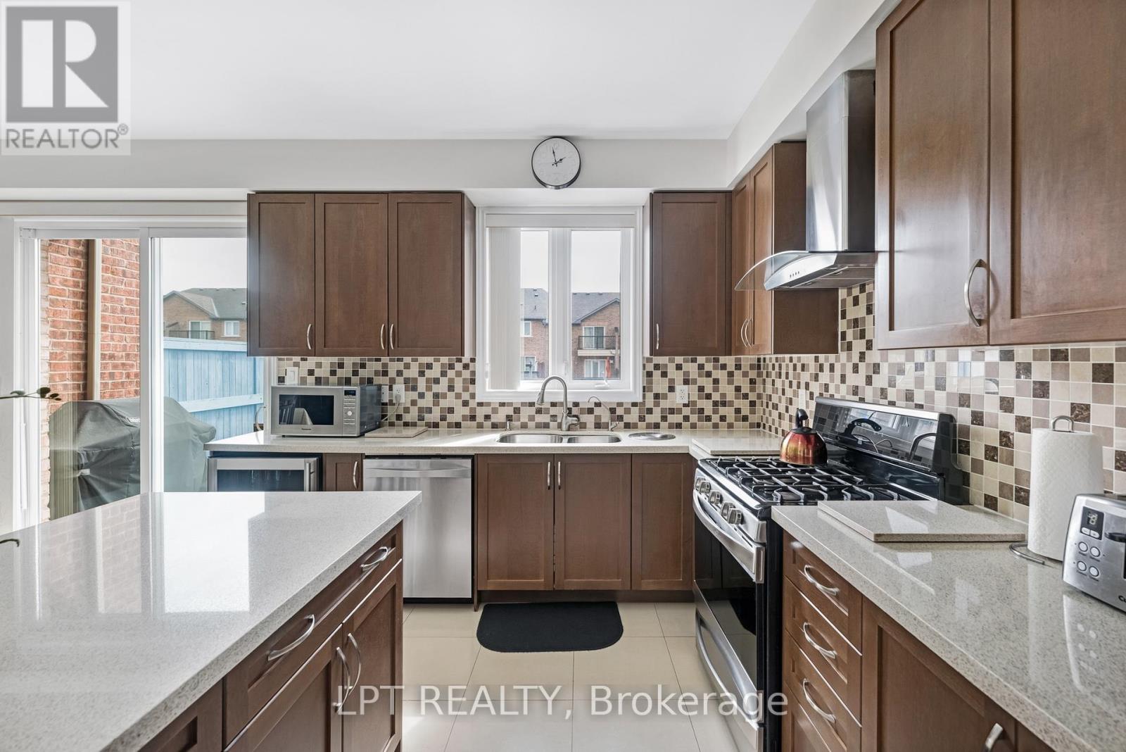 19 Earnshaw Drive, Markham, Ontario  L6C 0E4 - Photo 25 - N12940862