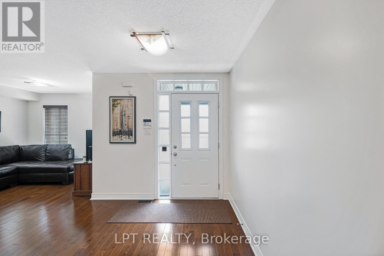 19 Earnshaw Drive, Markham, Ontario  L6C 0E4 - Photo 7 - N12940862