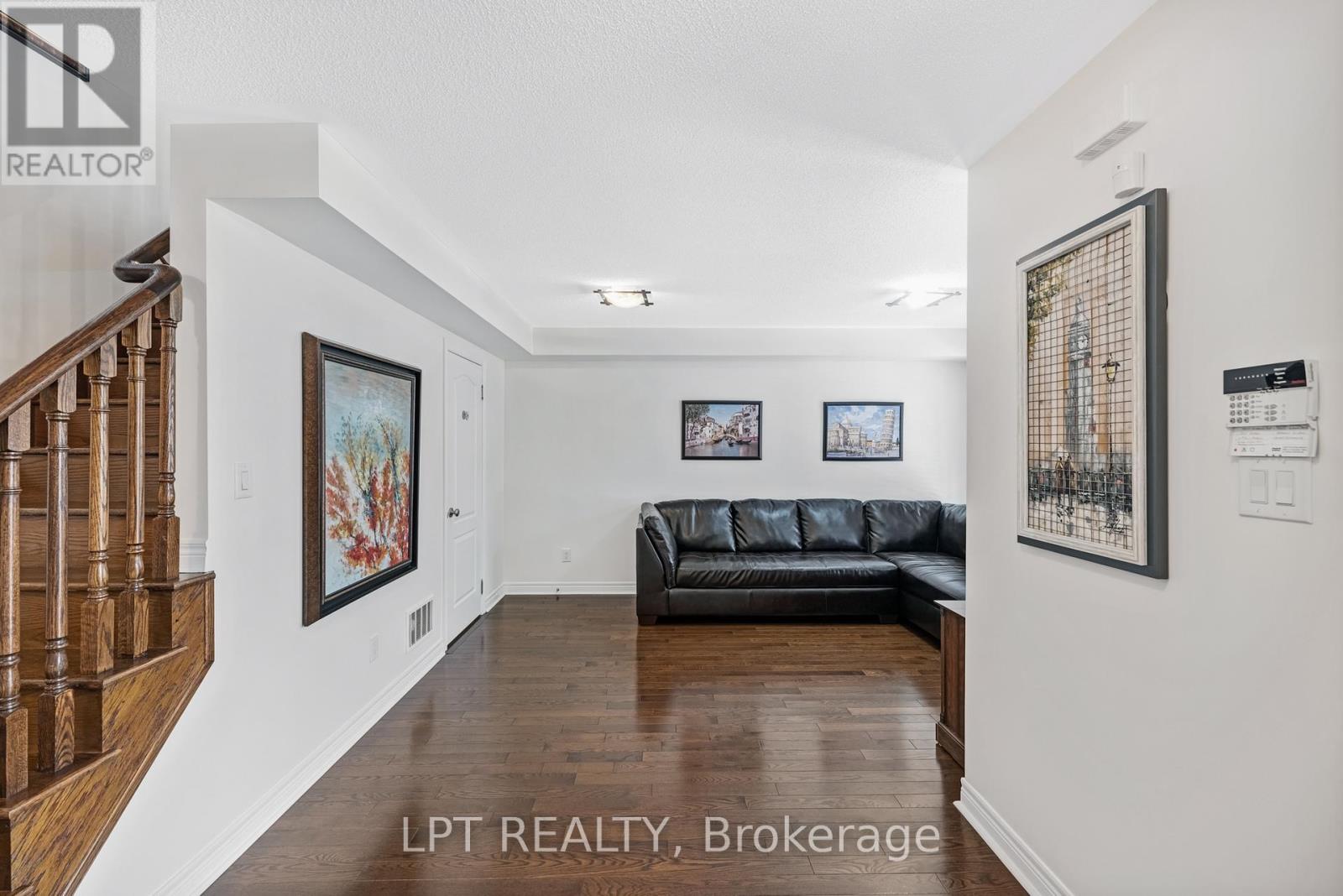 19 Earnshaw Drive, Markham, Ontario  L6C 0E4 - Photo 8 - N12940862