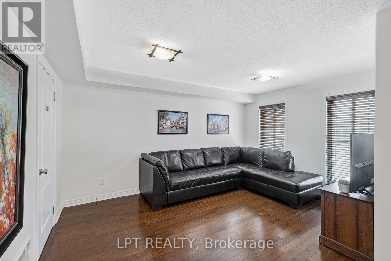 19 Earnshaw Drive, Markham, Ontario  L6C 0E4 - Photo 9 - N12940862