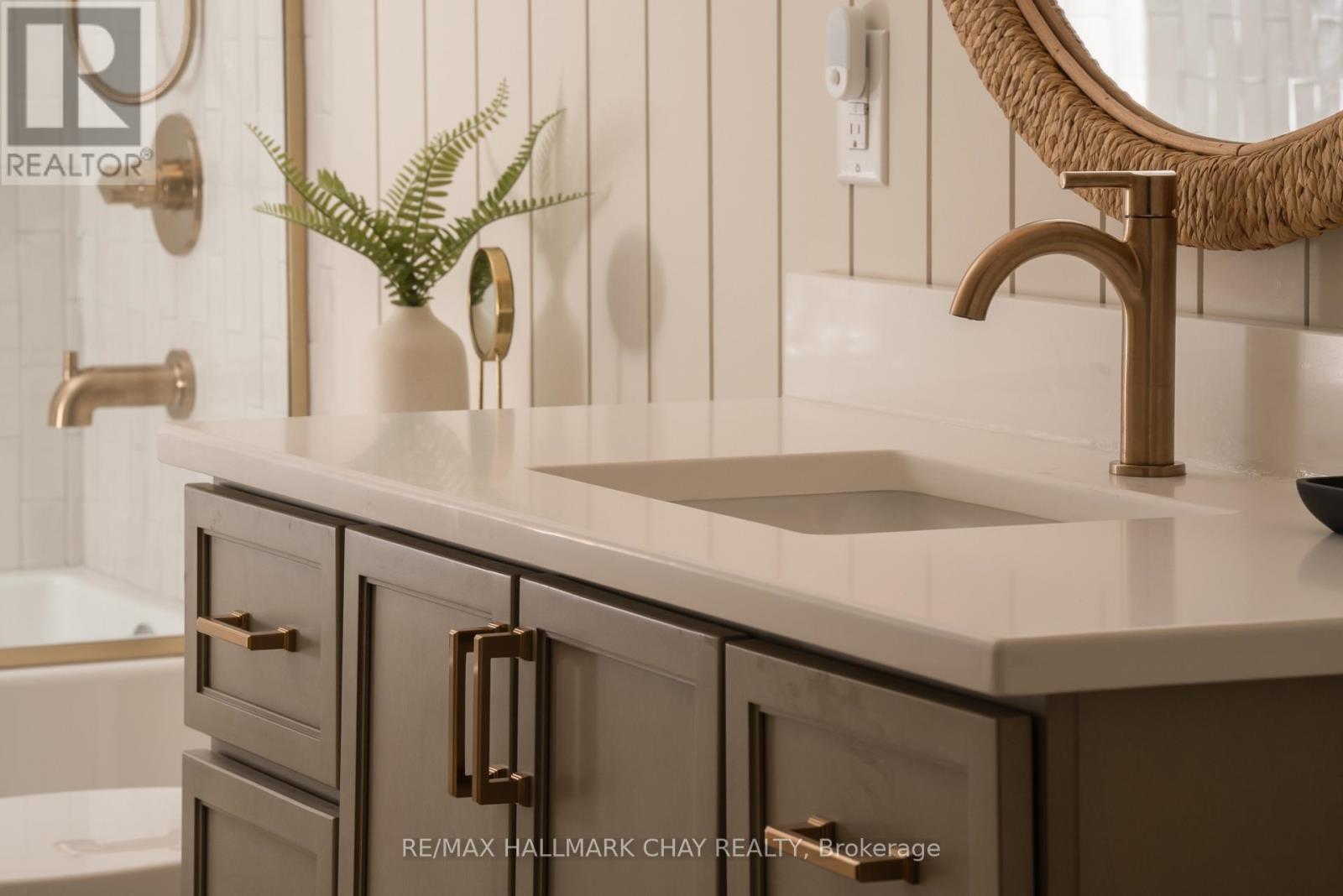 32 Forest Hill Drive, Springwater, Ontario  L0L 1X0 - Photo 31 - S12832380