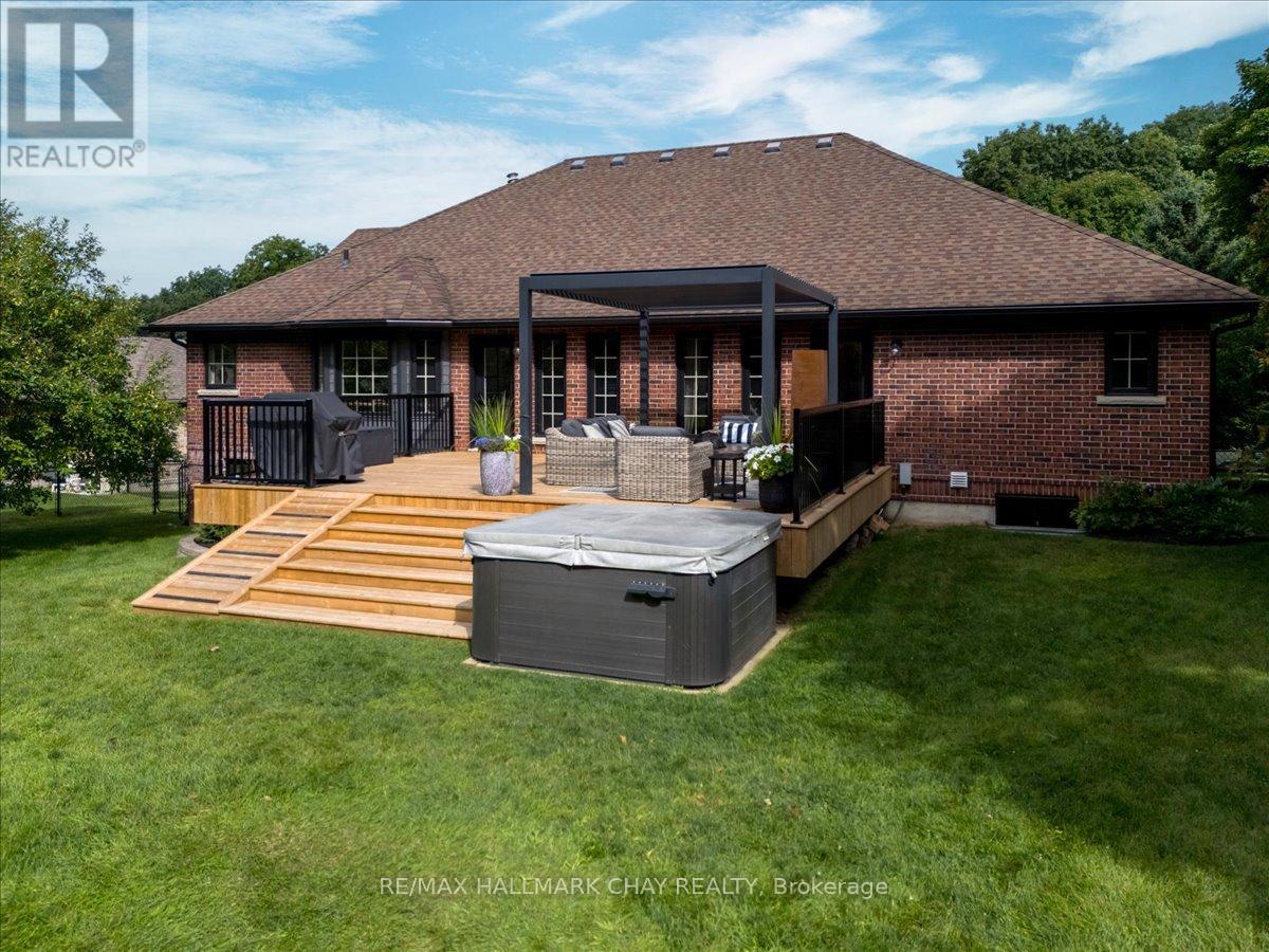 32 Forest Hill Drive, Springwater, Ontario  L0L 1X0 - Photo 43 - S12832380