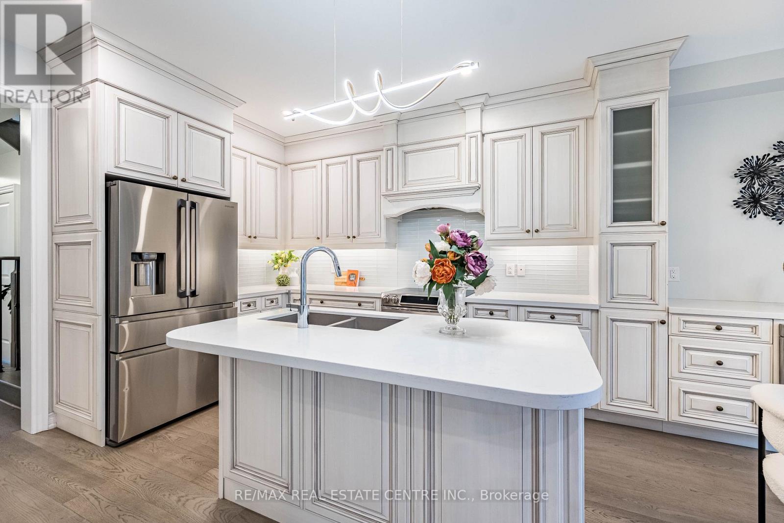 3253 Mintwood Circle, Oakville, Ontario  L6H 7C3 - Photo 10 - W12940632