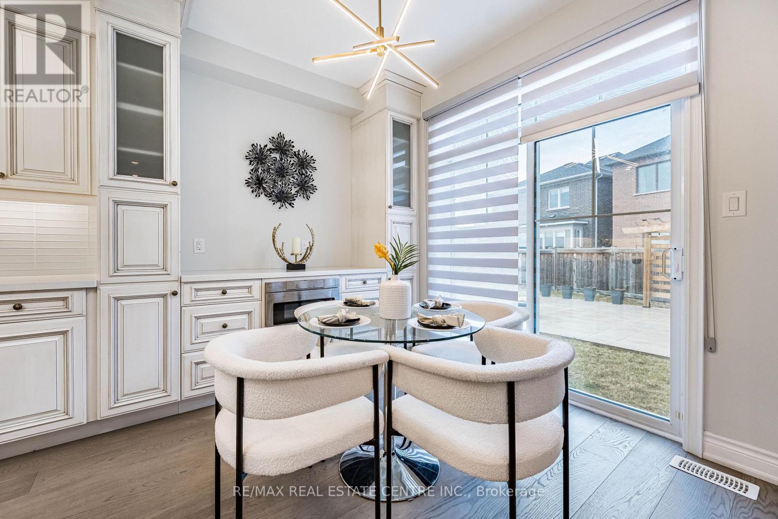 3253 Mintwood Circle, Oakville, Ontario  L6H 7C3 - Photo 13 - W12940632