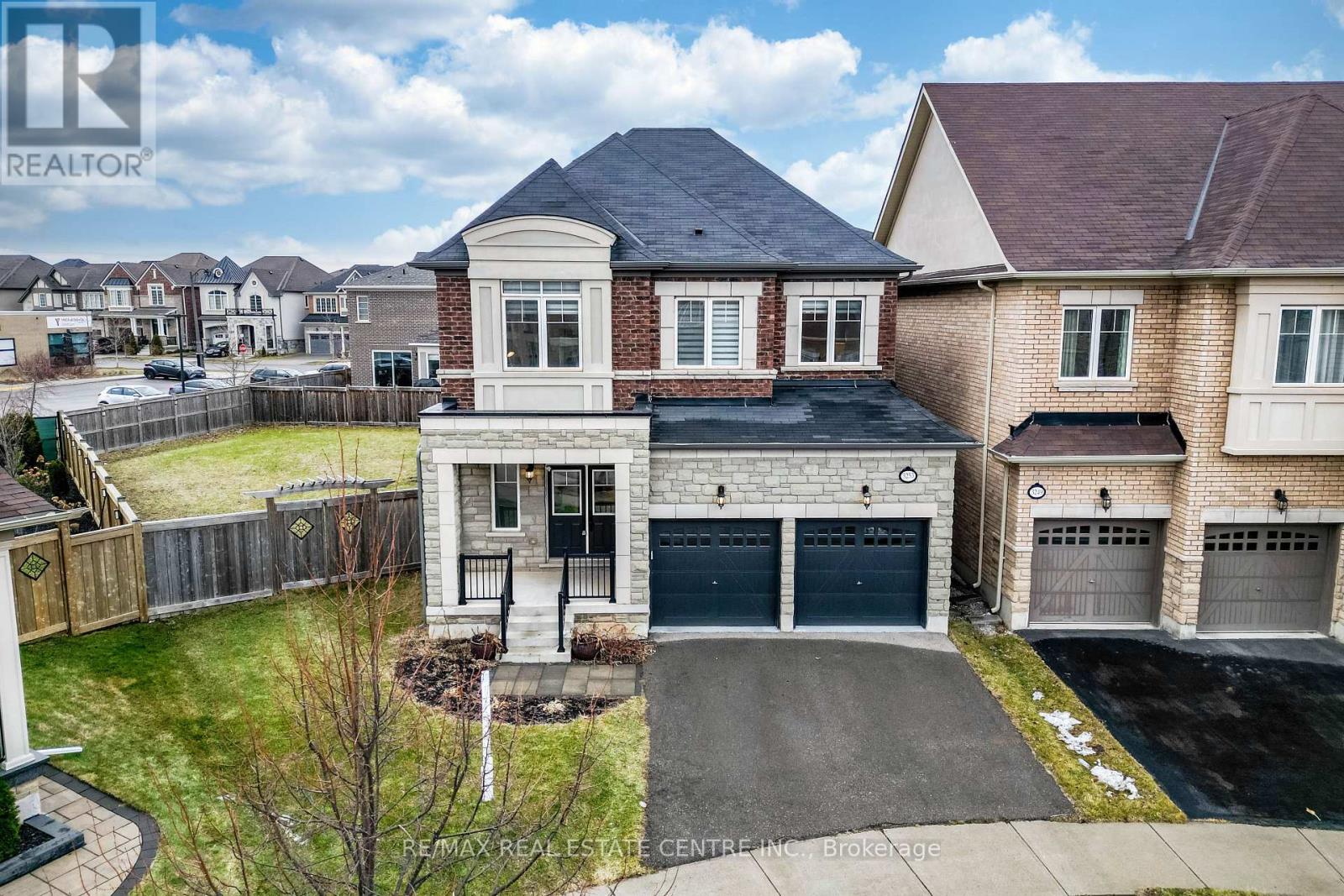 3253 Mintwood Circle, Oakville, Ontario  L6H 7C3 - Photo 2 - W12940632