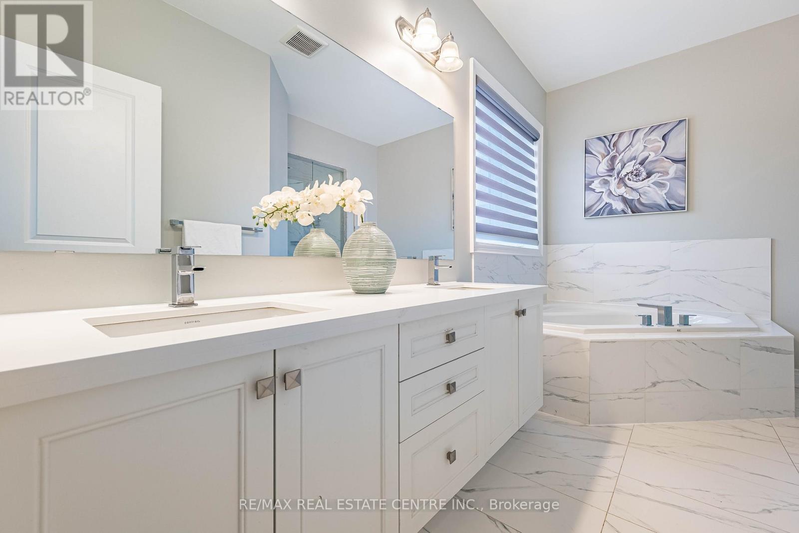 3253 Mintwood Circle, Oakville, Ontario  L6H 7C3 - Photo 20 - W12940632