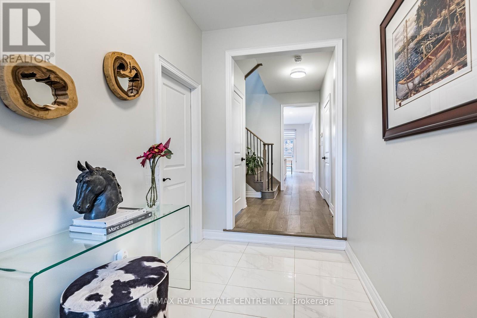 3253 Mintwood Circle, Oakville, Ontario  L6H 7C3 - Photo 4 - W12940632