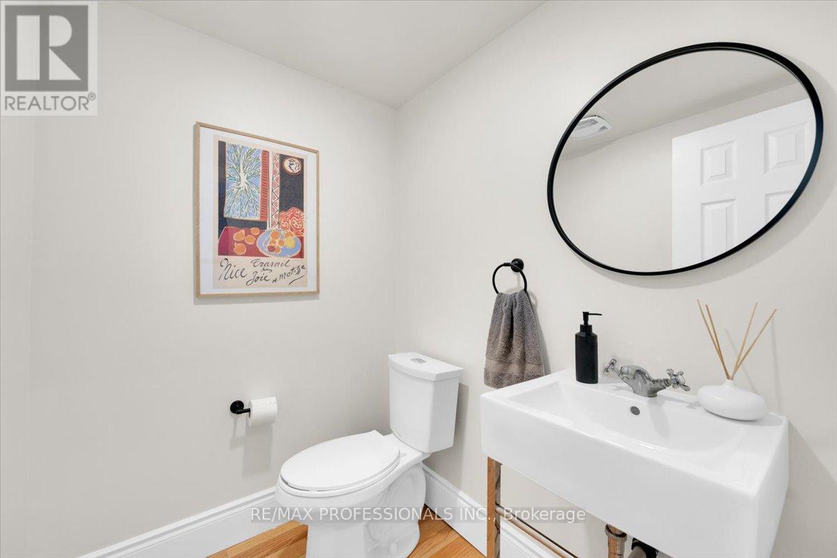 514 Thelma Street, Burlington, Ontario  L7L 6W8 - Photo 11 - W12940644