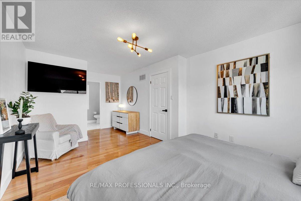 514 Thelma Street, Burlington, Ontario  L7L 6W8 - Photo 15 - W12940644